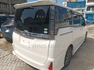 Toyota Voxy 2017 White