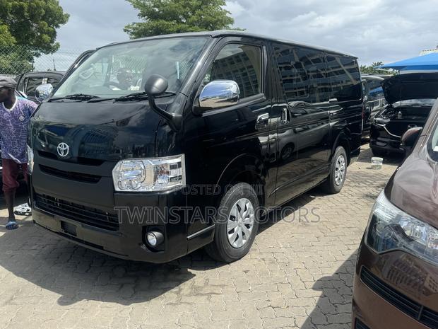 Toyota Regius 2017 Black