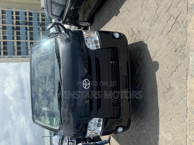Toyota Regius 2017 Black - thumbnail 3