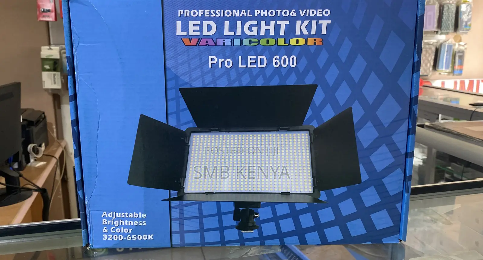 Pro LED 600 Photo Amd Video Light, AC Adapter, 2 Batteries