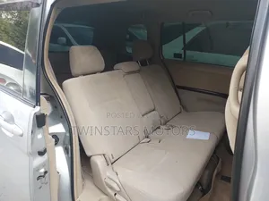 Toyota ISIS 1.8 G 2WD 2015 Blue