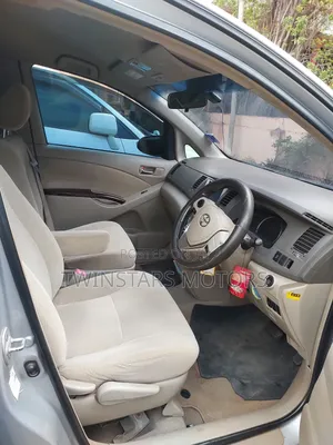 Toyota ISIS 1.8 G 2WD 2015 Blue