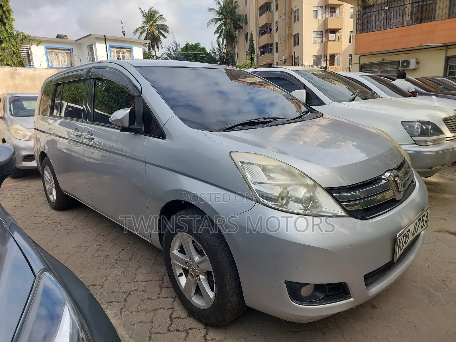 Toyota ISIS 1.8 G 2WD 2015 Blue