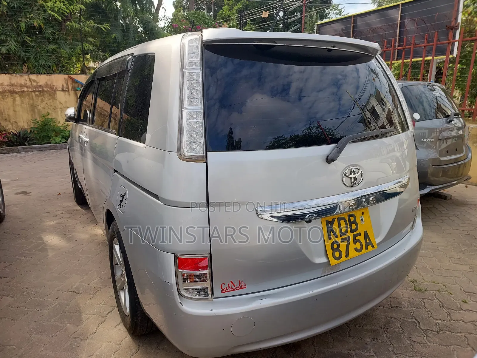 Toyota ISIS 1.8 G 2WD 2015 Blue