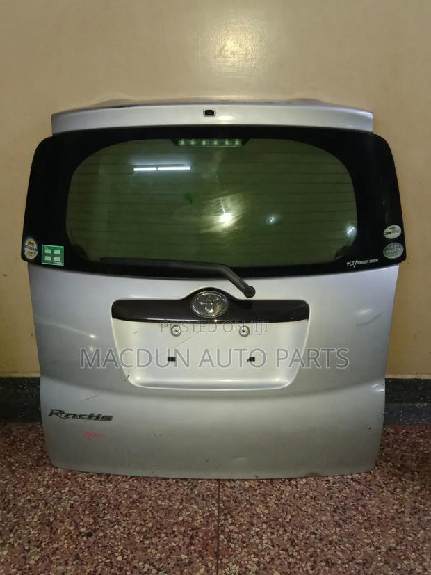 Toyota Ractis Tailgate/Boot