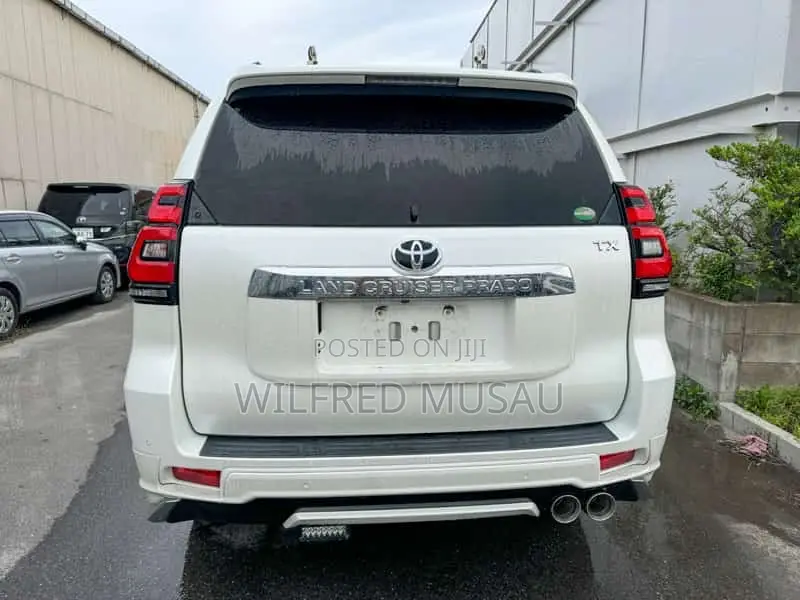 Toyota Land Cruiser Prado 2.8 2017 White