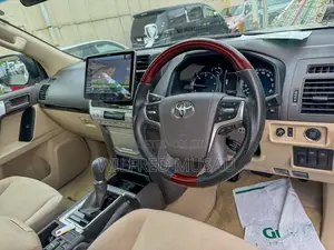 Toyota Land Cruiser Prado 2.8 2017 White