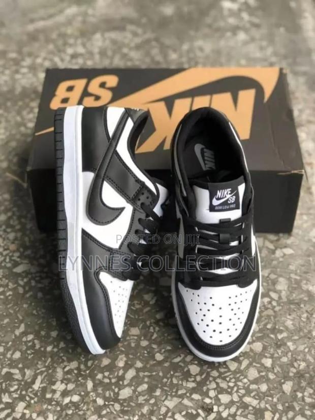 Sb Dunk Black and White - main view