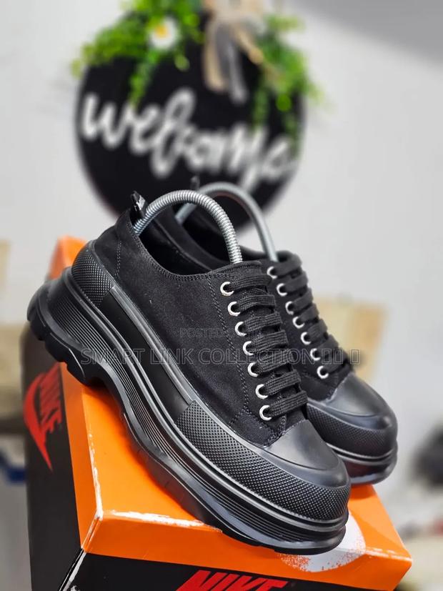 MC Queen Sneakers - thumbnail 2