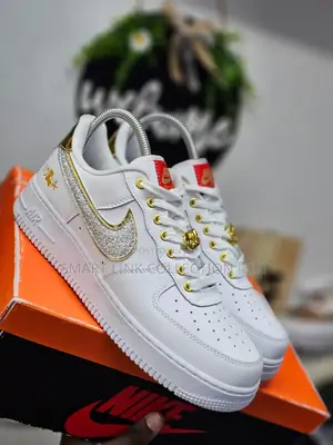 Tanbling
/ Nola Sneakers 