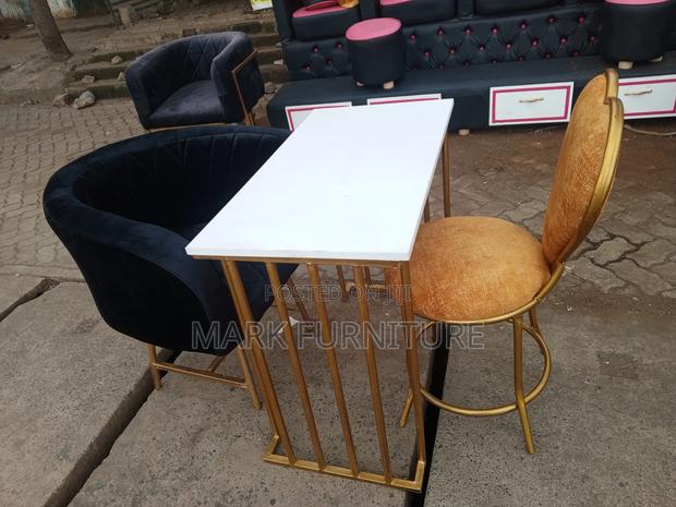 Manicure Table and Chairs - main view