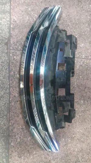 Nissan Note Rider Grille. 2013.