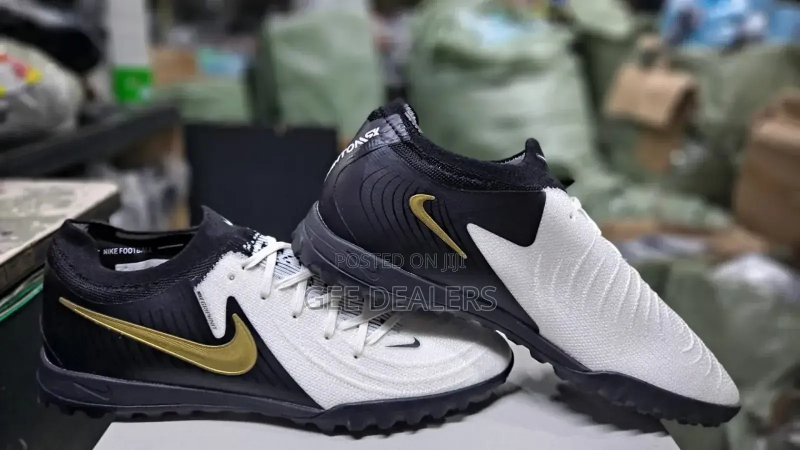 Phantom Gx Football Trainer Shoes>Soccer Trainer Shoes