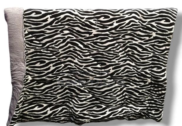 Black and White Soft Woolen Duvets
