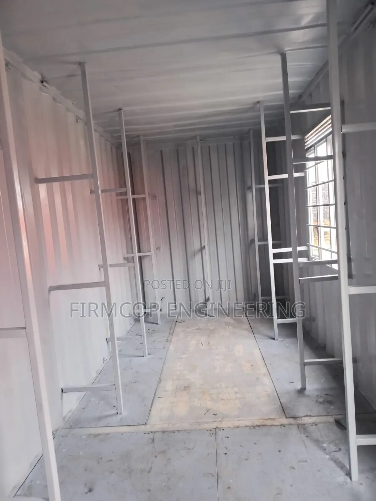 Ongoing Container Store-Fabrication