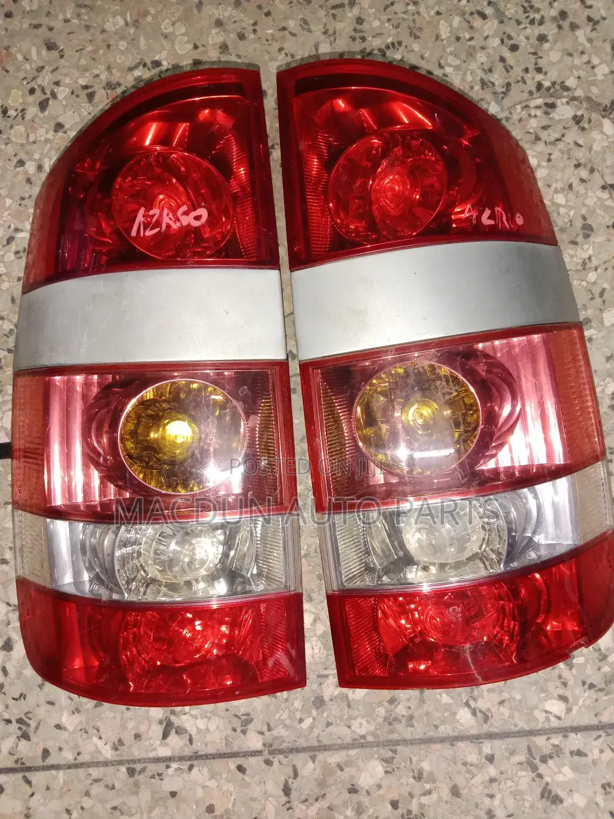 Toyota Noah 2003 Tail Lights