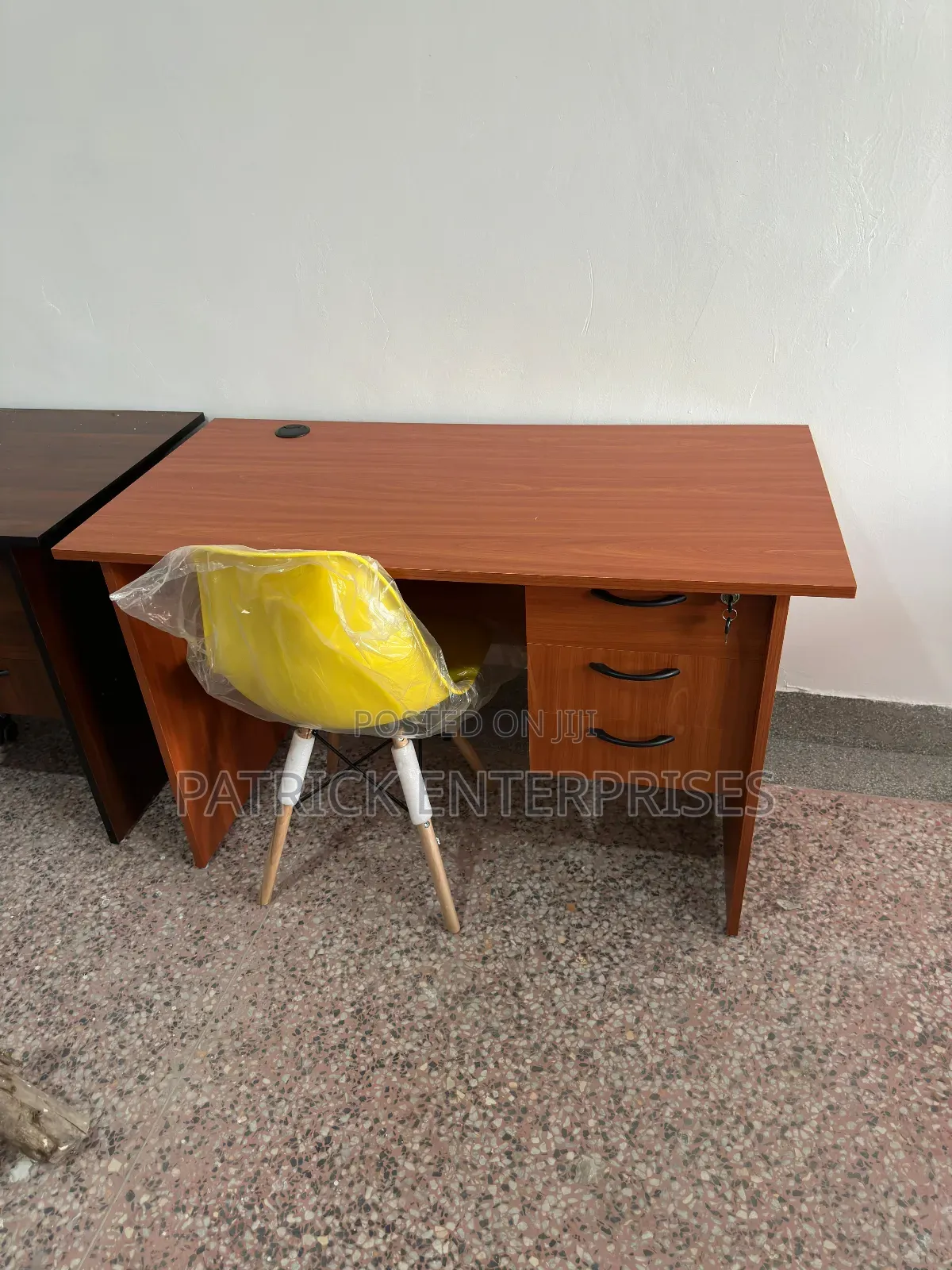 1.2 MTRS Study/Office Desk 1.2 MTR Plus Study Eames Chair