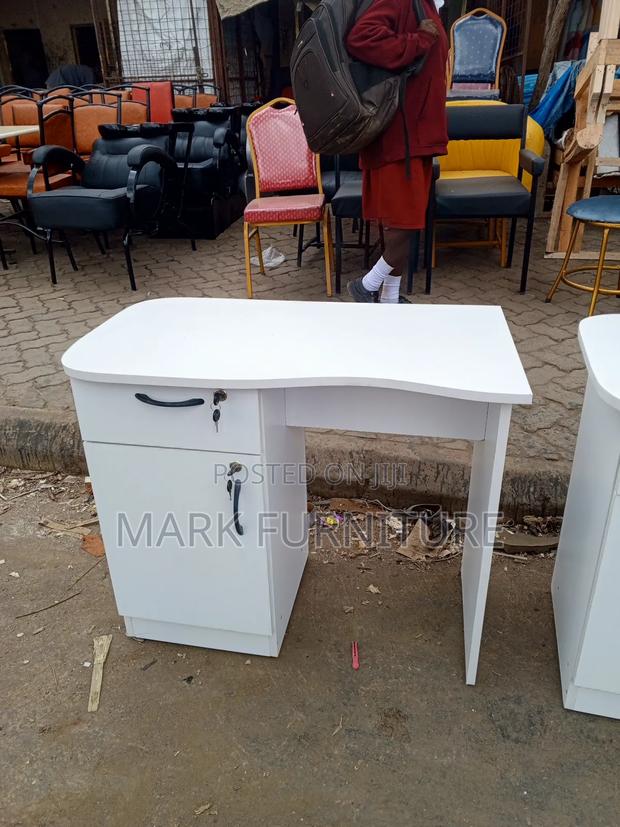 Manicure Table