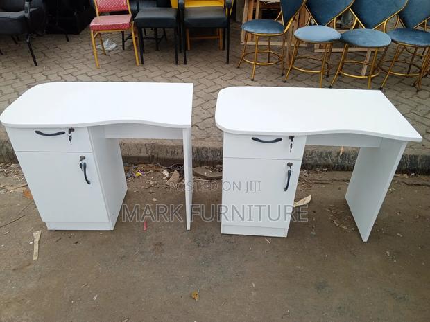 Manicure Table - thumbnail 2