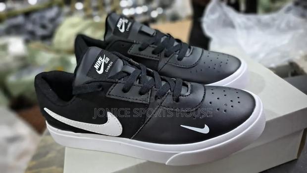 Nike SB CHRON Black - main view