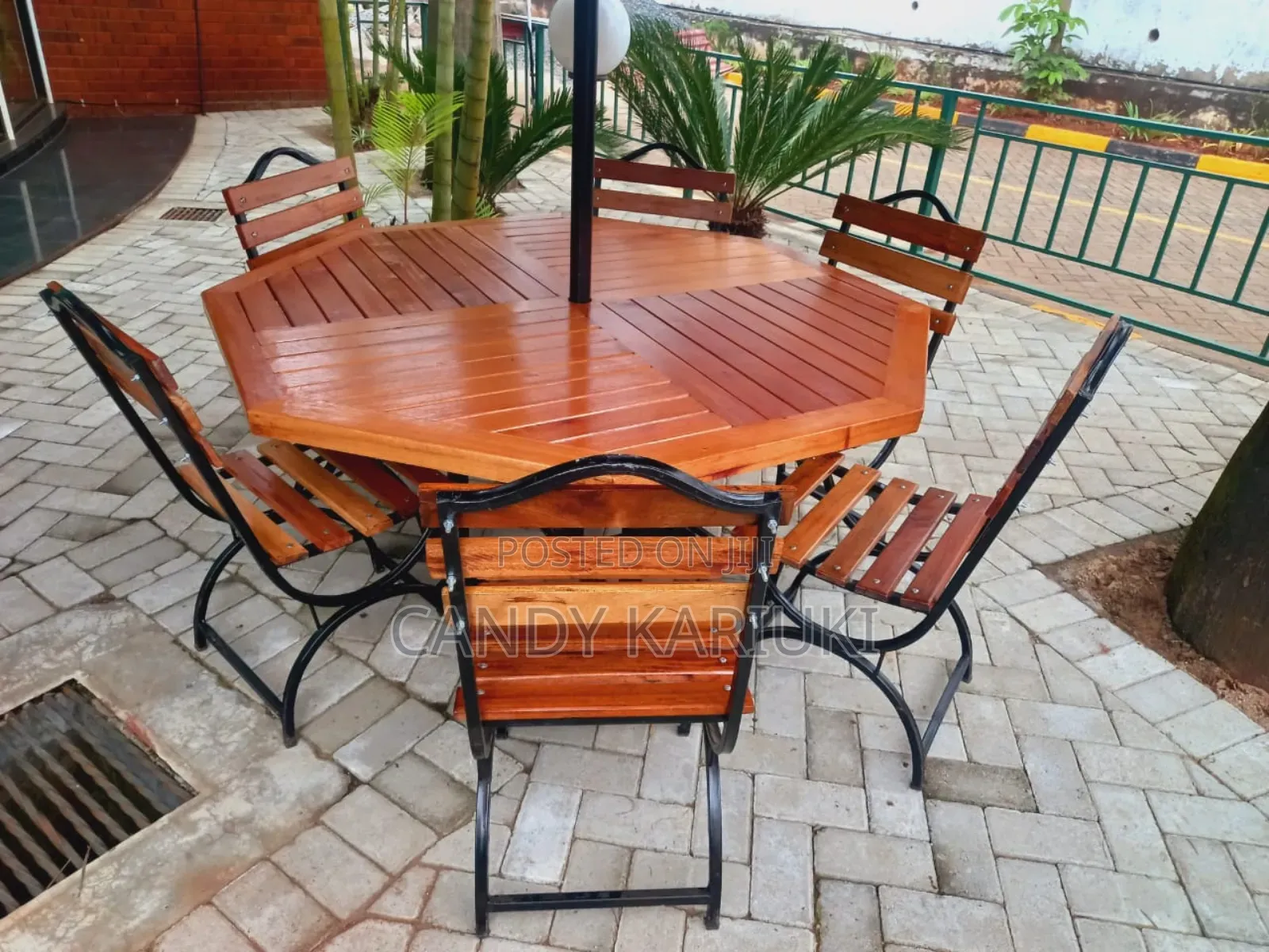 6 Seater Outdoor Set With an Umbrella