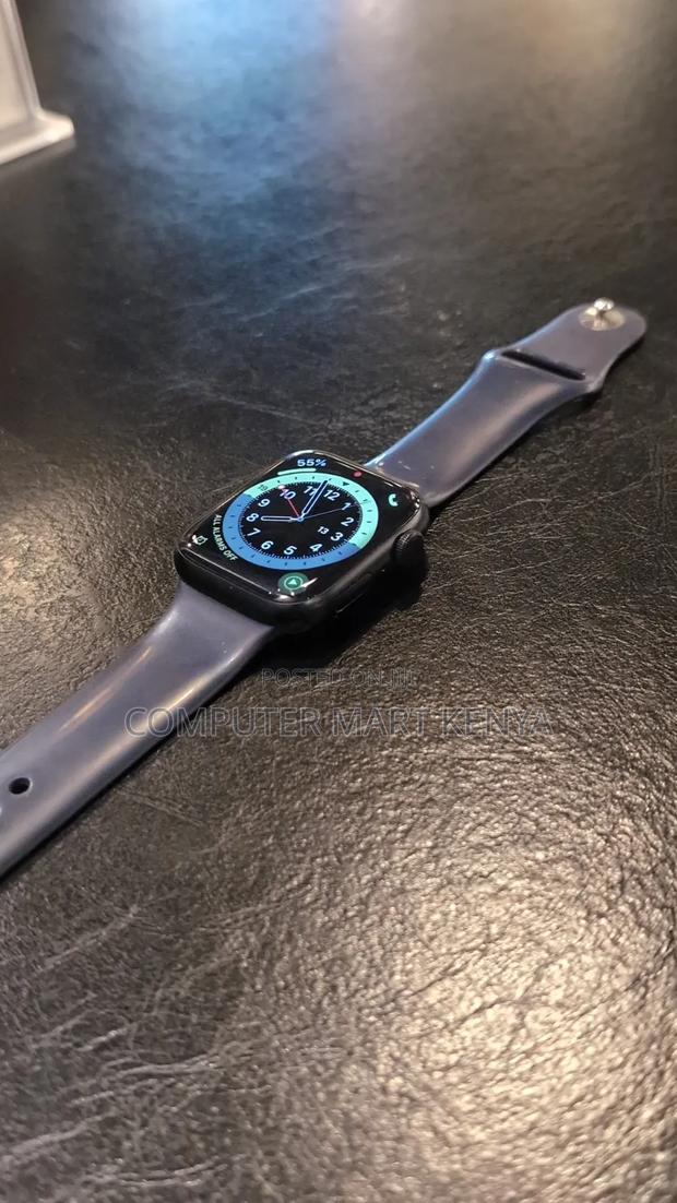 Apple Watch Series 7 45mm - main view