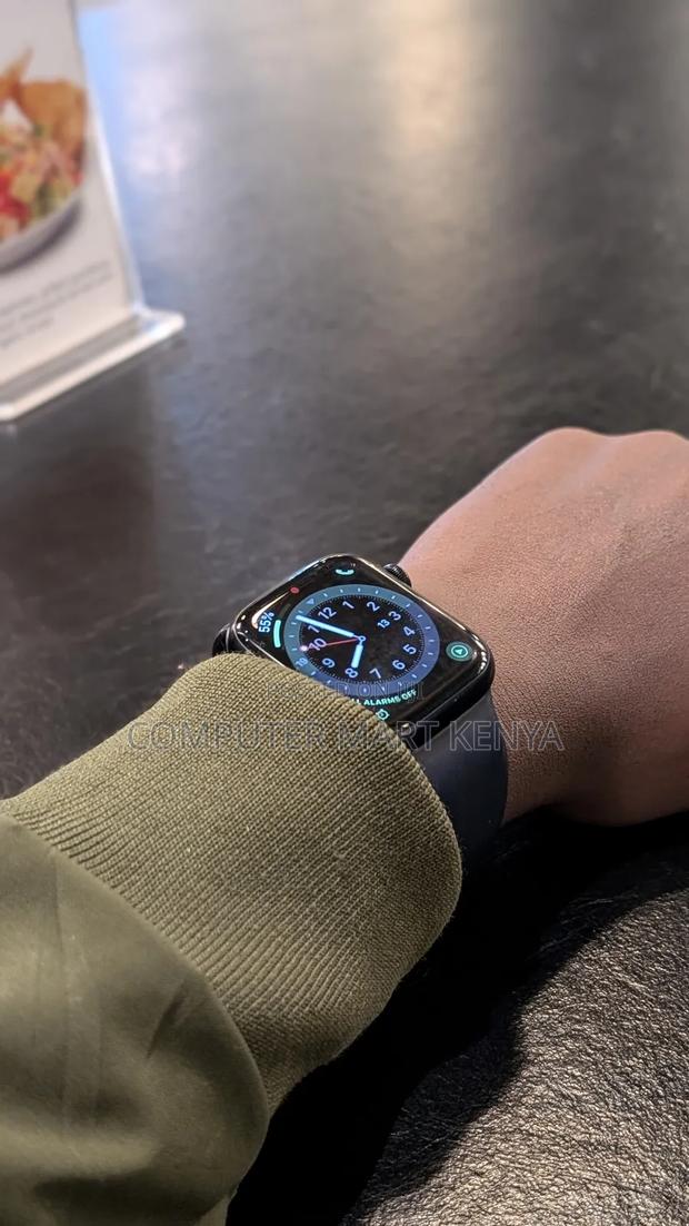 Apple Watch Series 7 45mm - thumbnail 2