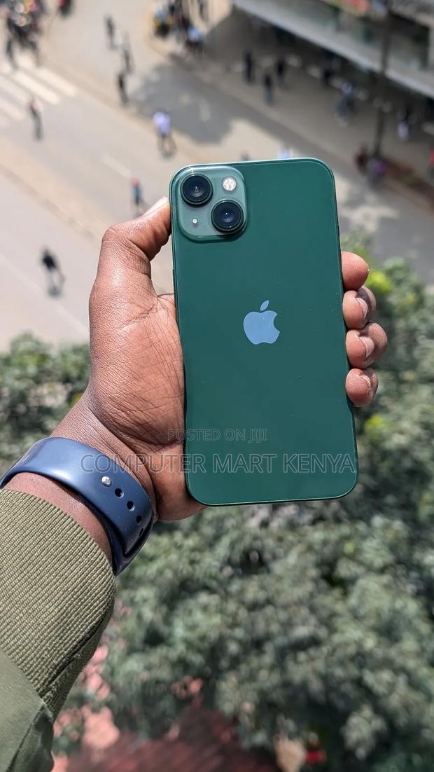 Apple iPhone 13 128 GB Green - main view