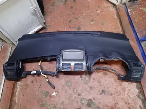 Dashboard Auris Model 2007.