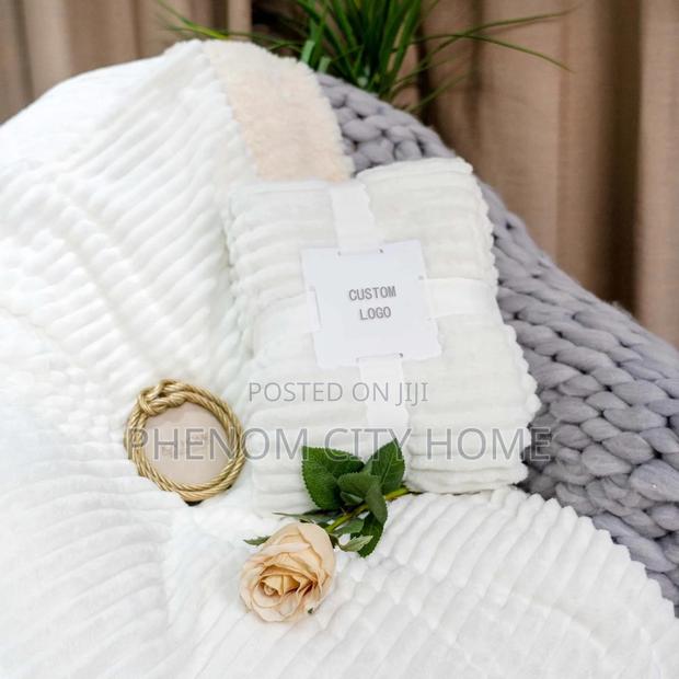 Elegant Super Soft Warm Velvet Ribbed Fleece Throw Blankets