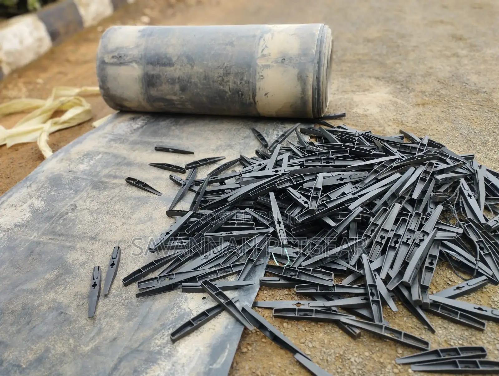 Hdpe Hydroponic Troughs Support Pegs Per Pair