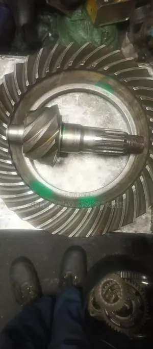 Isuzu FRR Crown and Pinion