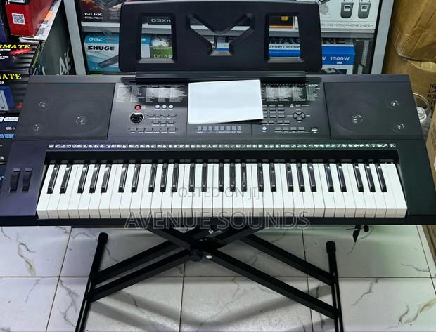 PSR493 Electronic Keyboard