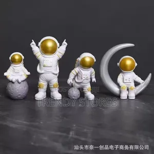 4pcs Spaceman Statue