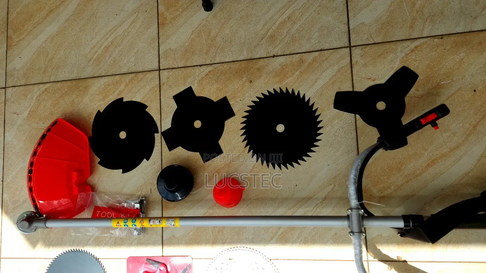 4 Stroke Brush Cutter Lusqi With 9 Blades