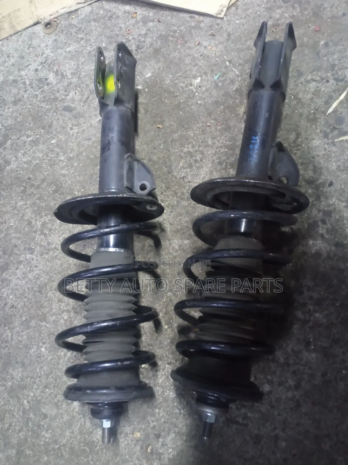 Toyota Ractis Front Shock / Filder