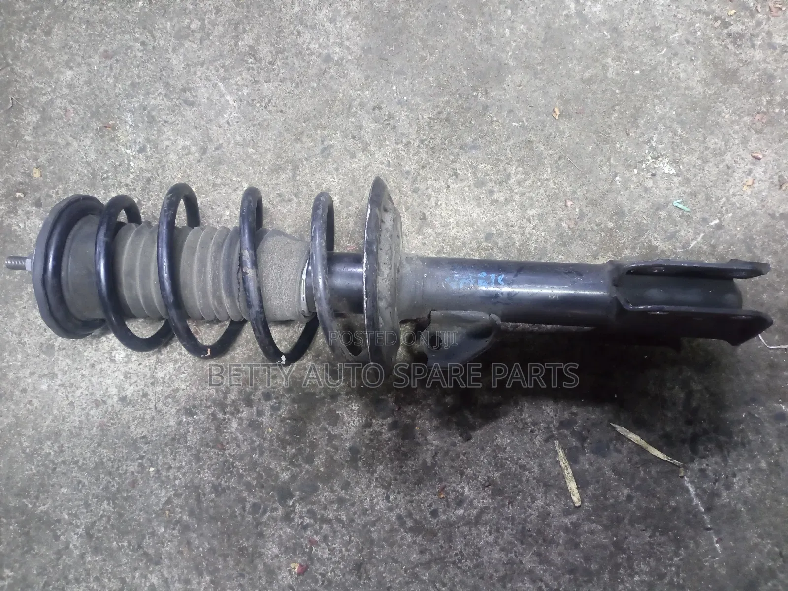 Toyota Ractis Front Shock / Filder