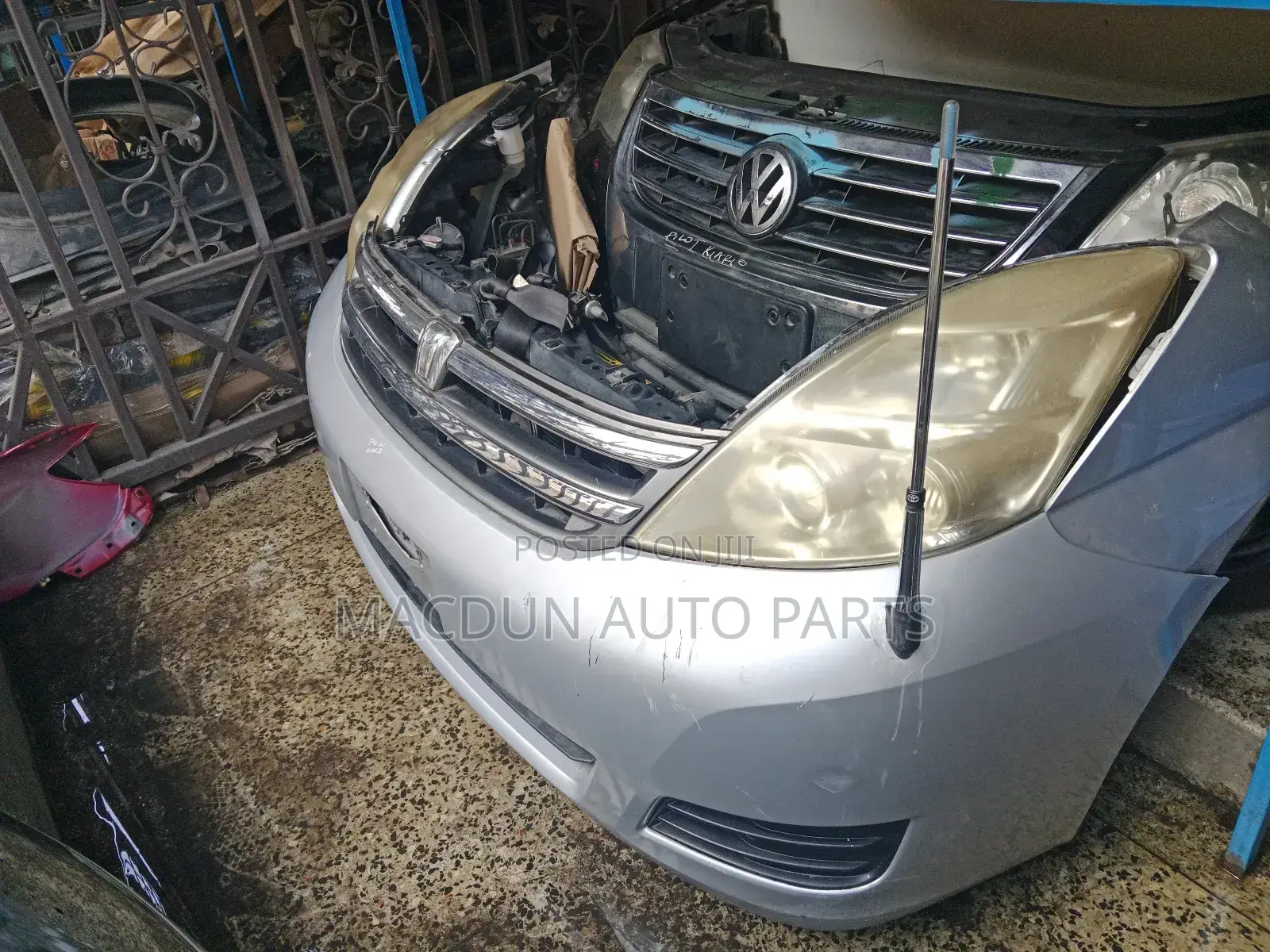 Toyota Isis 2008 Nosecut