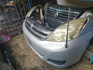 Toyota Isis 2008 Nosecut