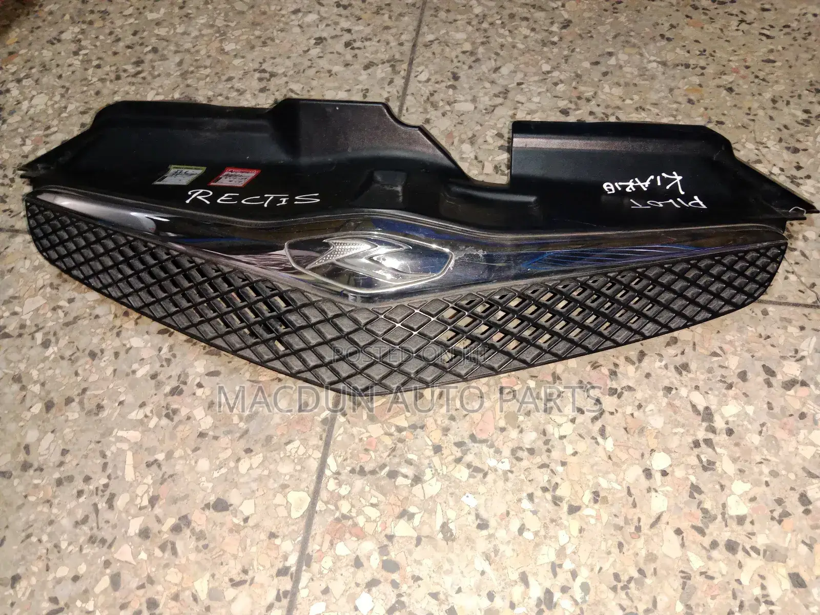 Toyota Ractis Grill