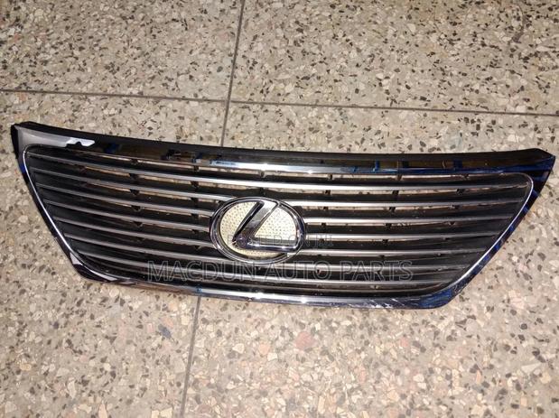 Lexus LS 430 Grill