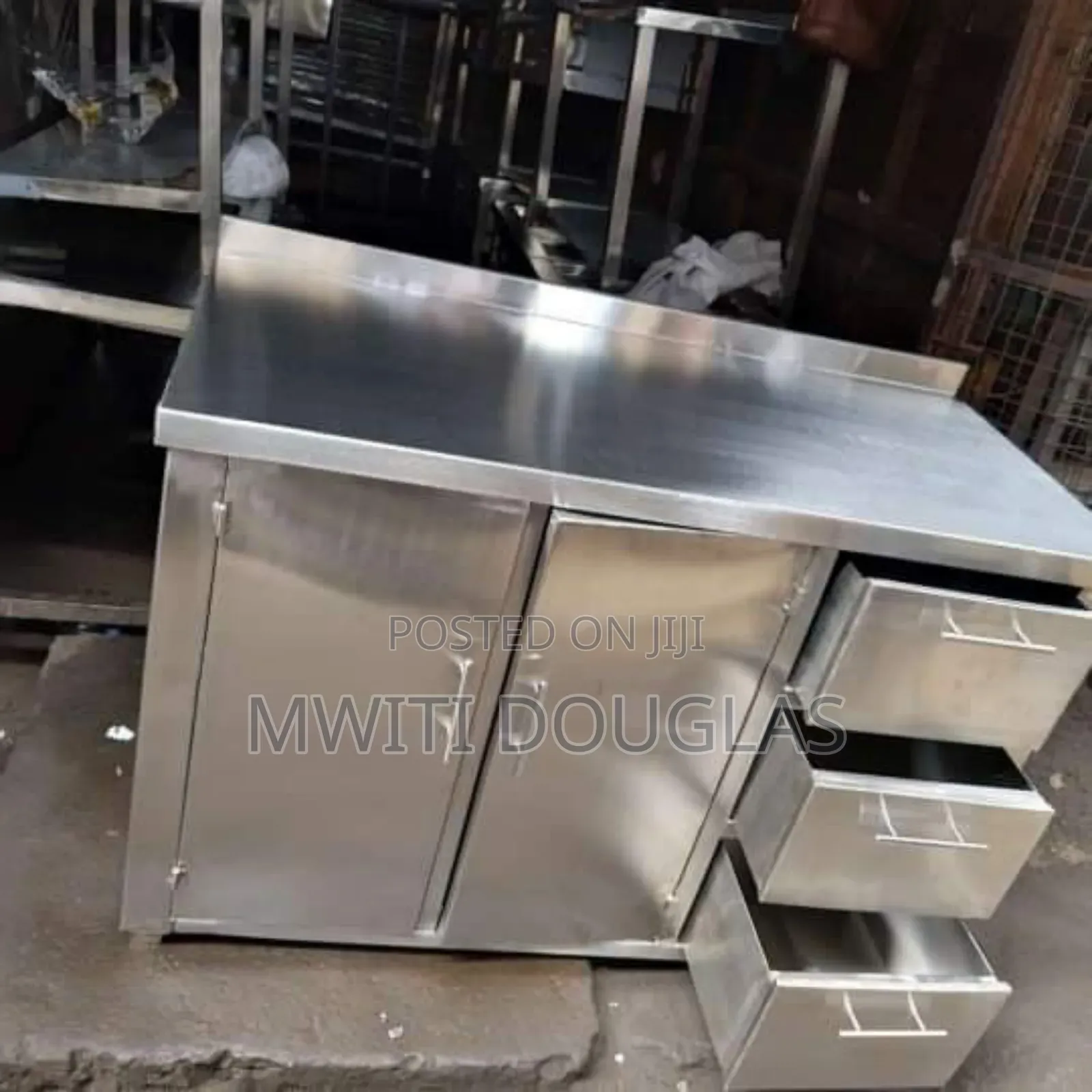 Sturdy Table Unit