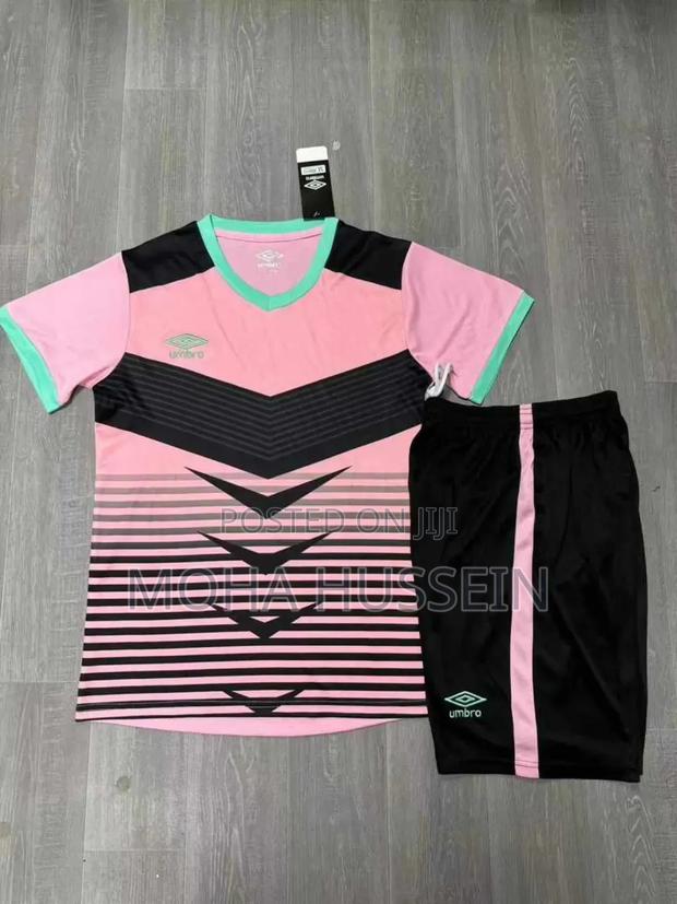 Umbro Latest Uniforms Football - thumbnail 2