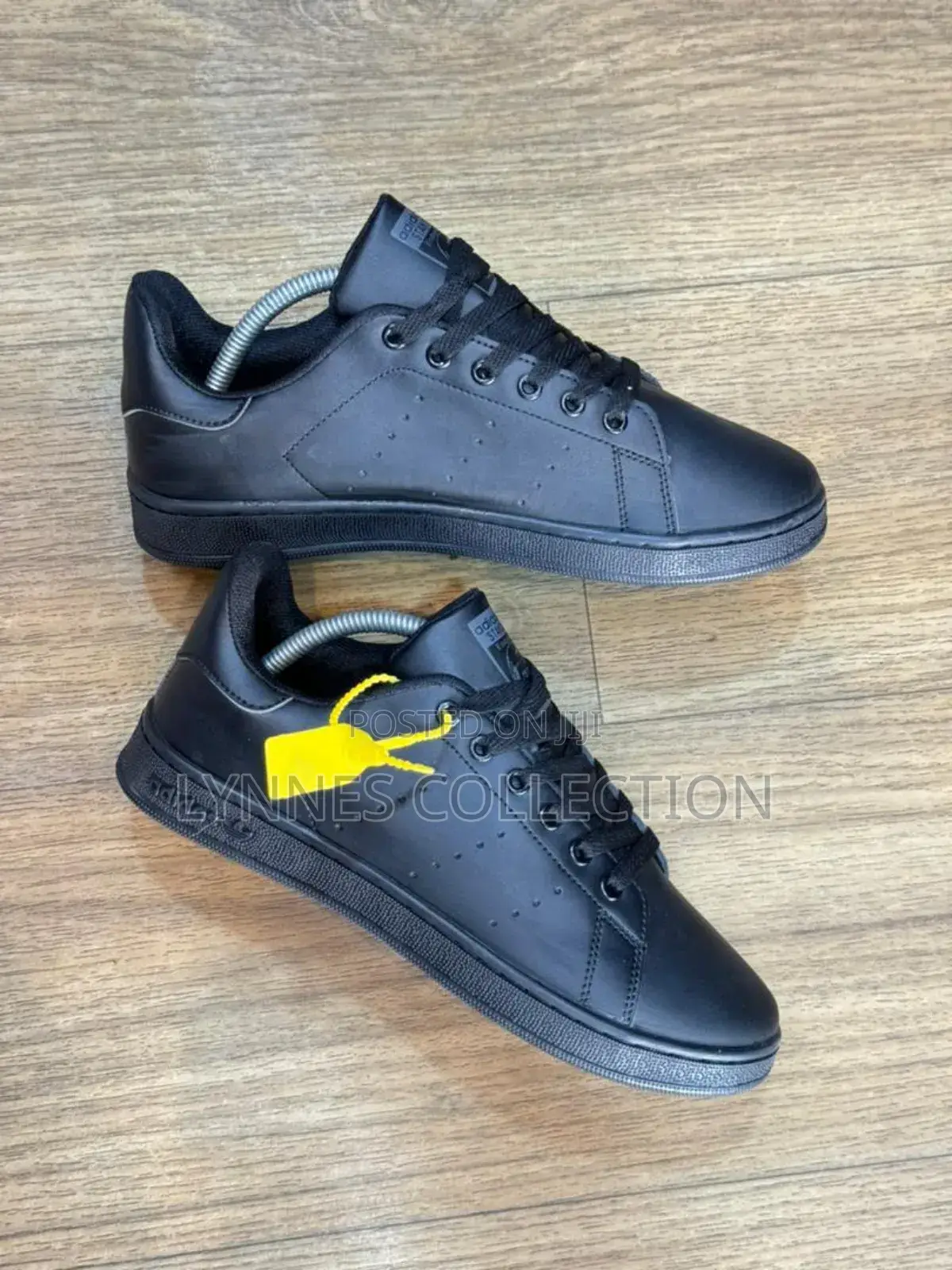 Adidas Sneakers