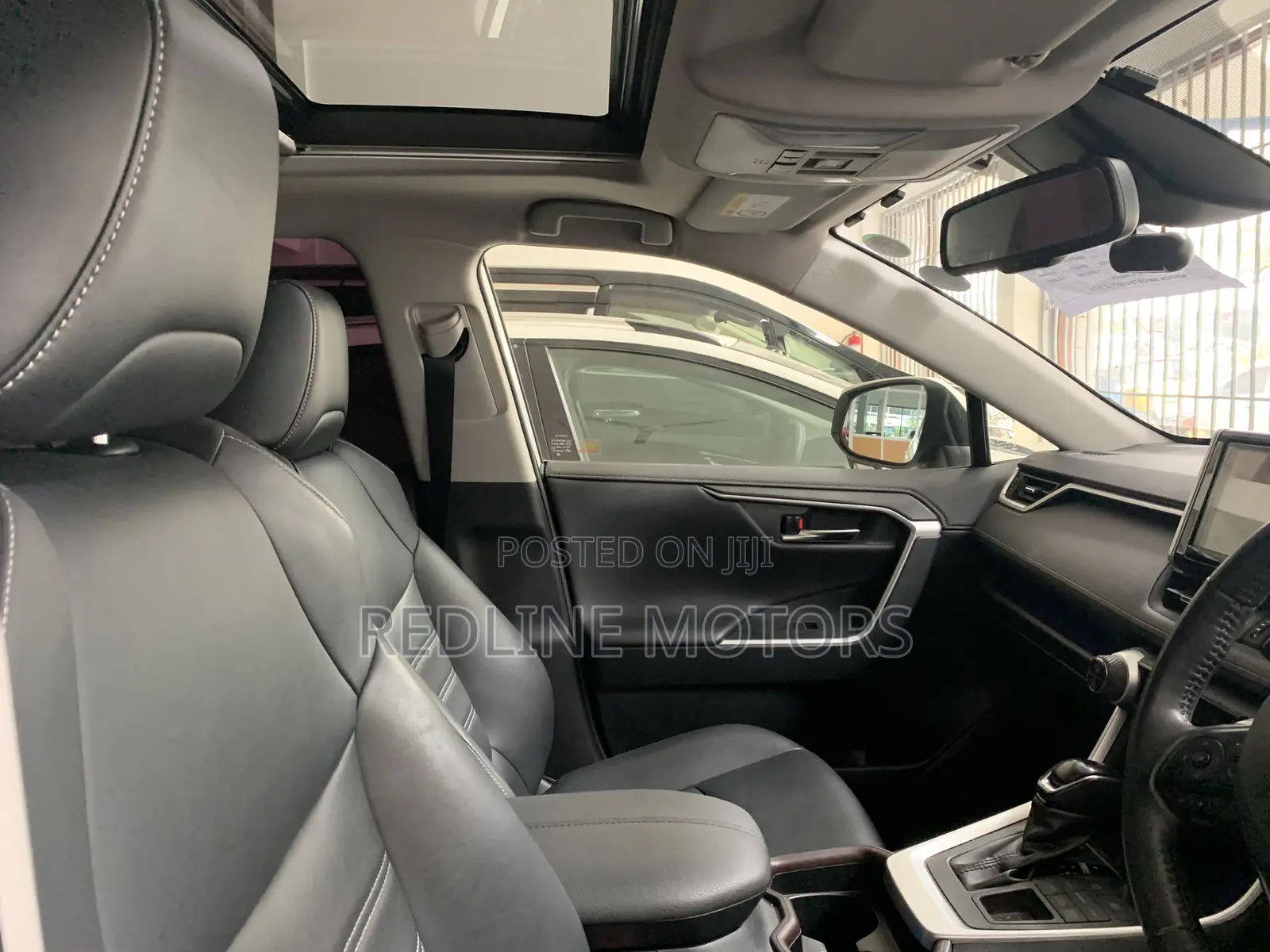 Toyota RAV4 Limited FWD 2019 Off white