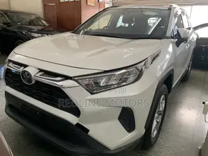 Toyota RAV4 LE FWD 2019 White