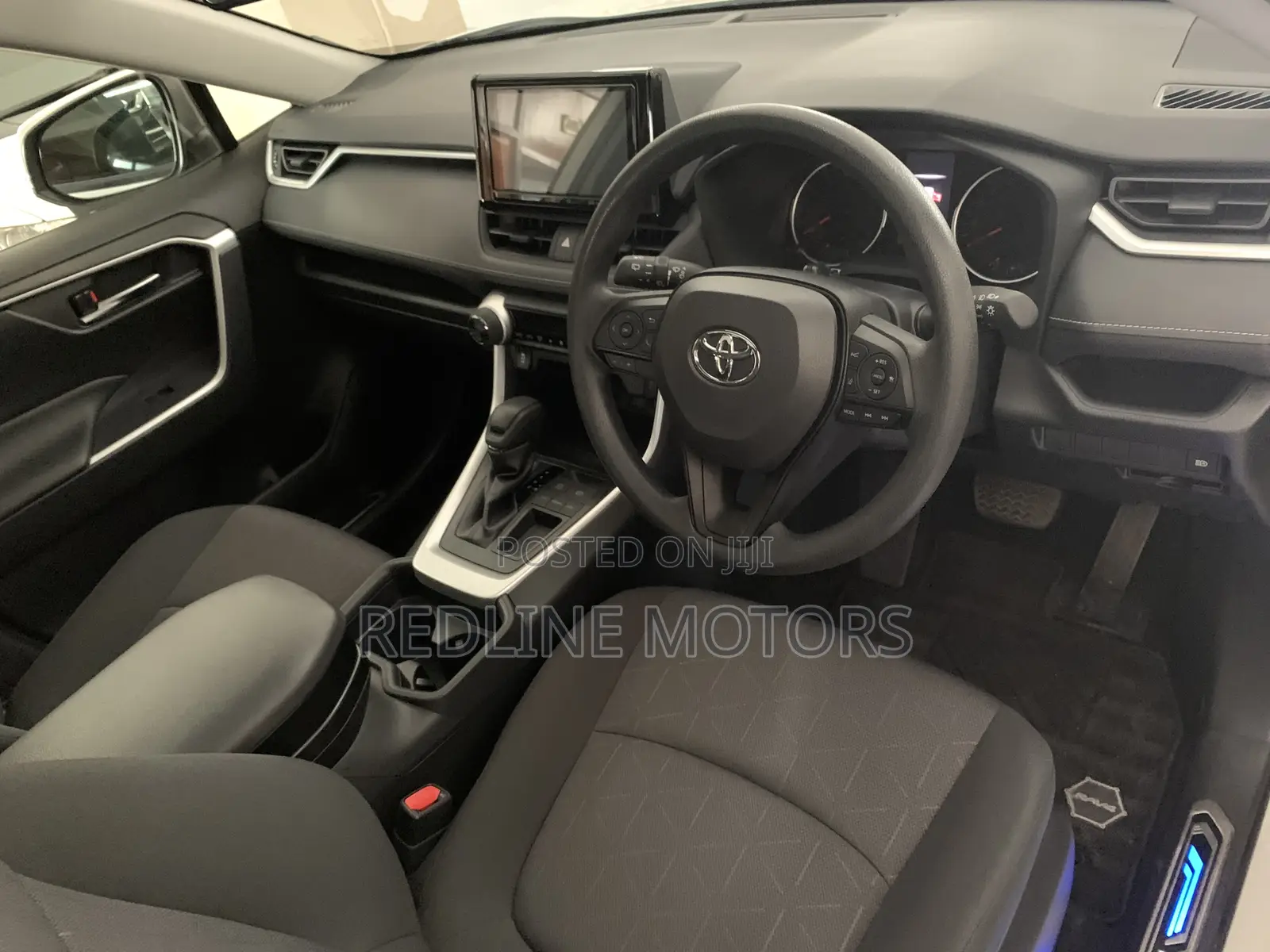 Toyota RAV4 LE FWD 2019 White