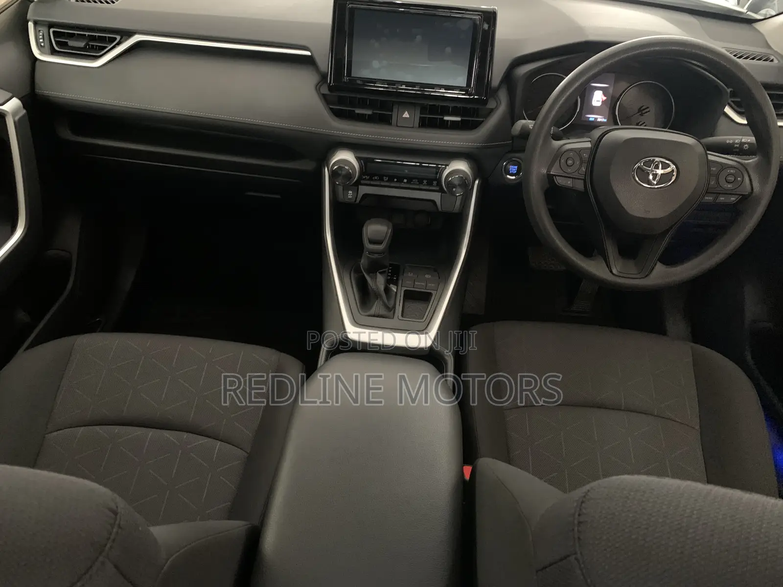 Toyota RAV4 LE FWD 2019 White