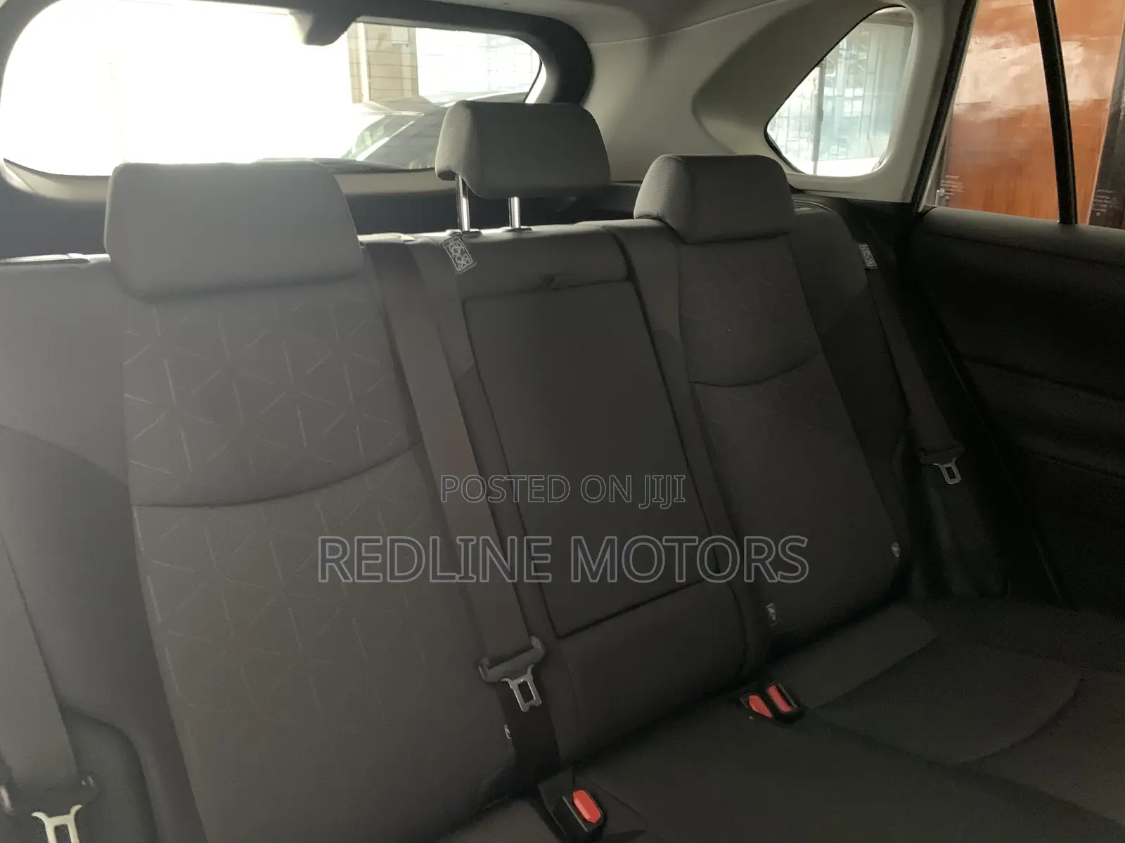 Toyota RAV4 LE FWD 2019 White