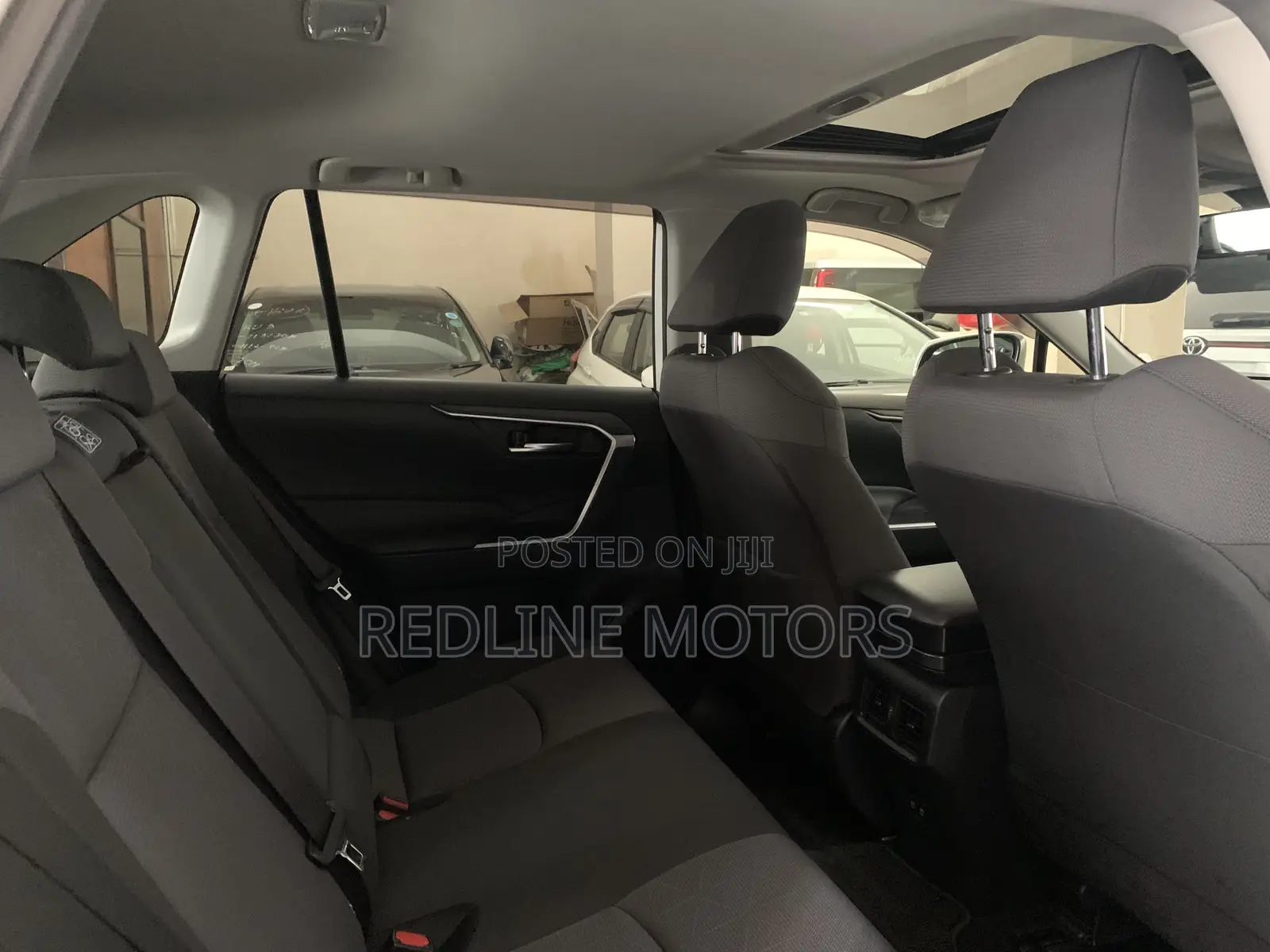 Toyota RAV4 LE FWD 2019 White